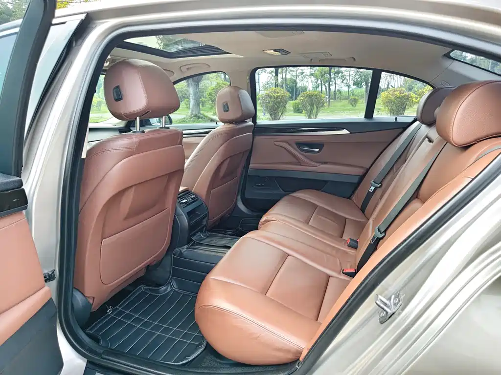 BMW 5 Series — миниатюра 9