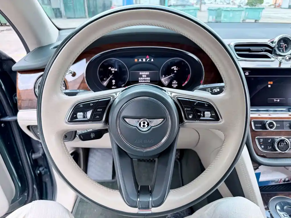 Bentley Bentayga — миниатюра 19