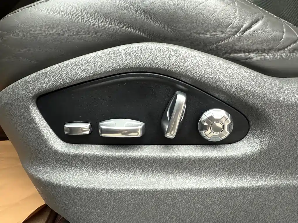 Porsche Cayenne — миниатюра 5