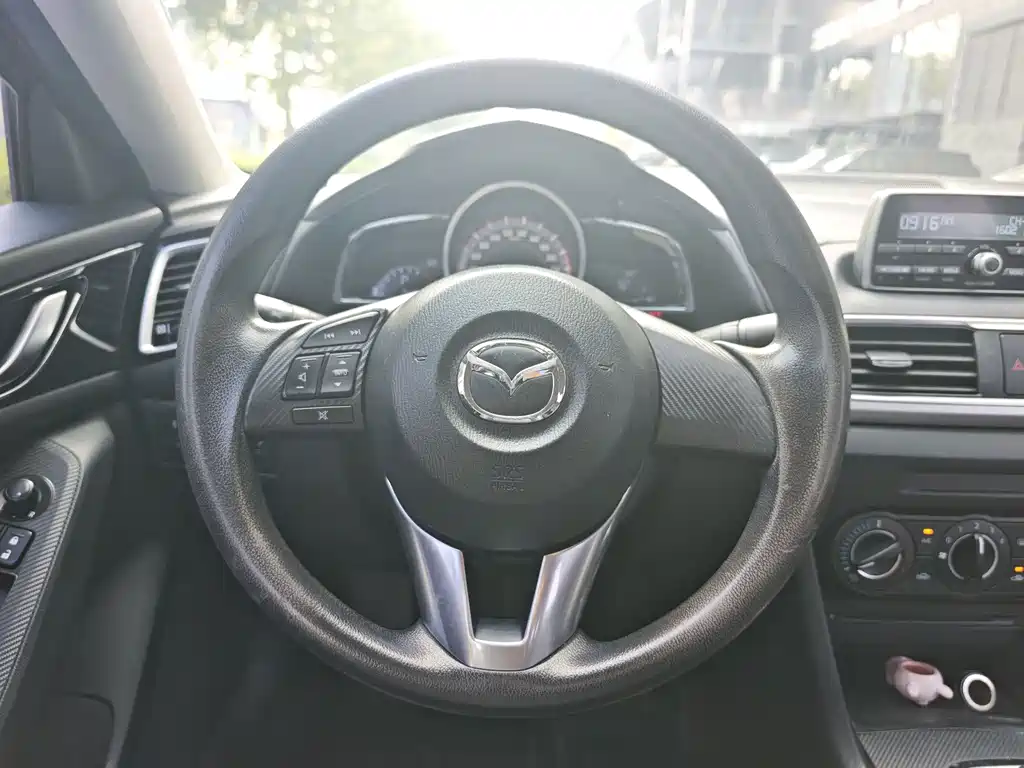 Mazda 3 Axela — миниатюра 8