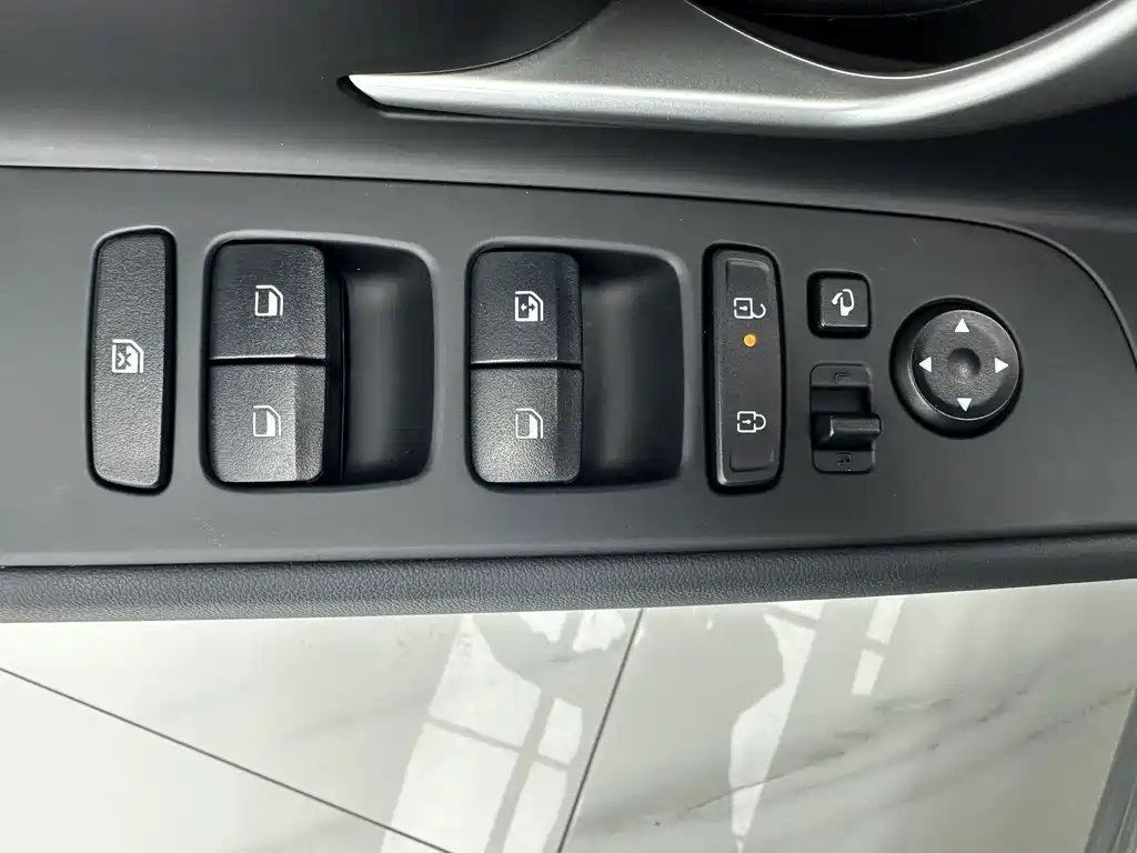 Hyundai Elantra — миниатюра 12