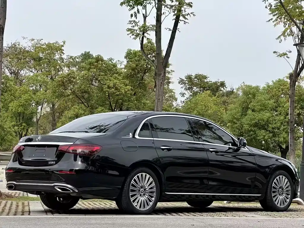 Mercedes-Benz E-Class — миниатюра 7