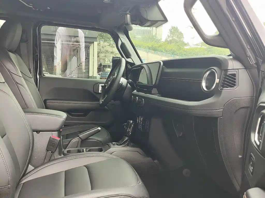 Jeep Wrangler PHEV — миниатюра 7
