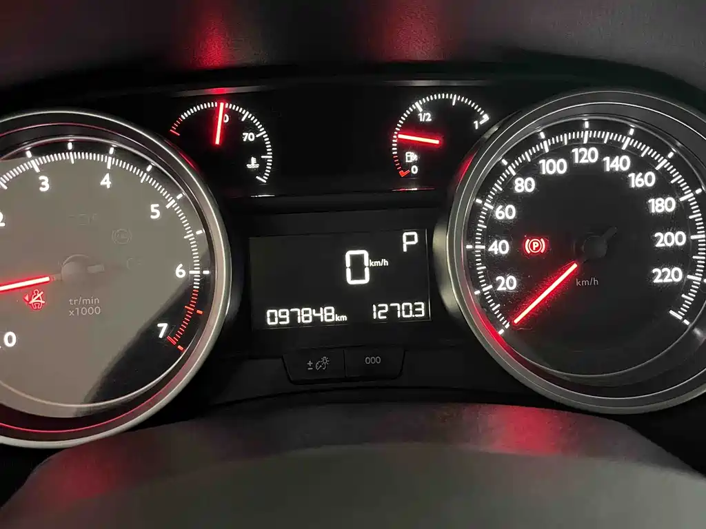 Peugeot 408 2015 1.2T AT Luxury