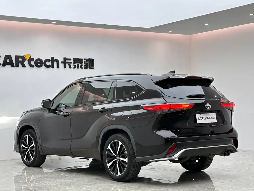 Toyota Crown Kluger — миниатюра 3