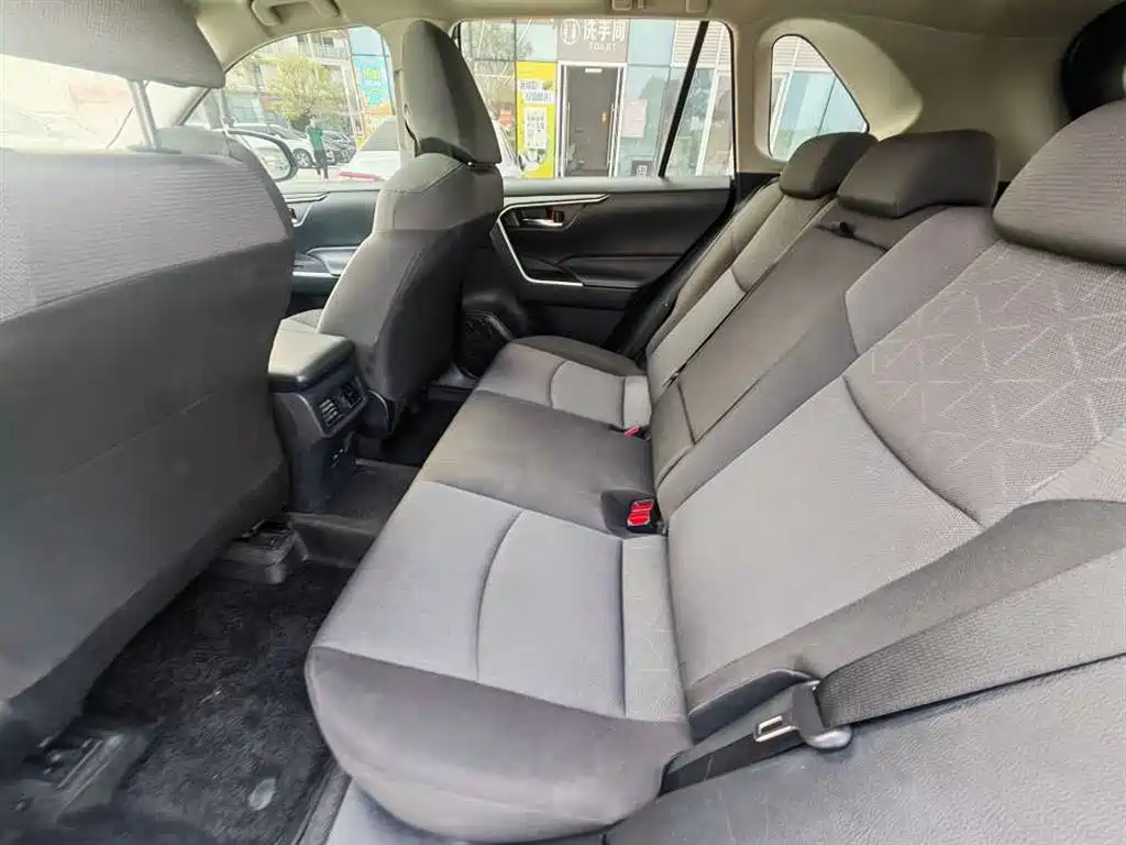 Toyota RAV4 — миниатюра 6