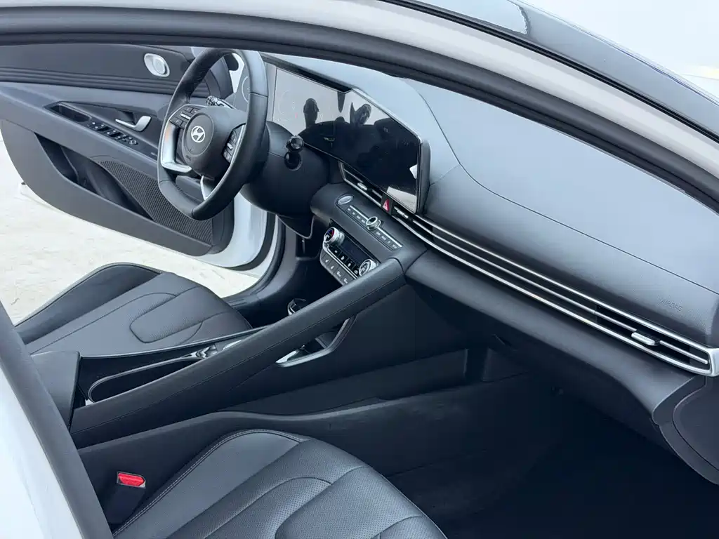 Hyundai Elantra — миниатюра 16