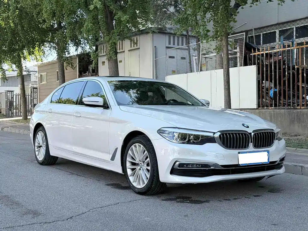 BMW 5 Series — миниатюра 3