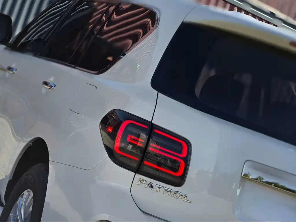 Nissan Patrol — миниатюра 8