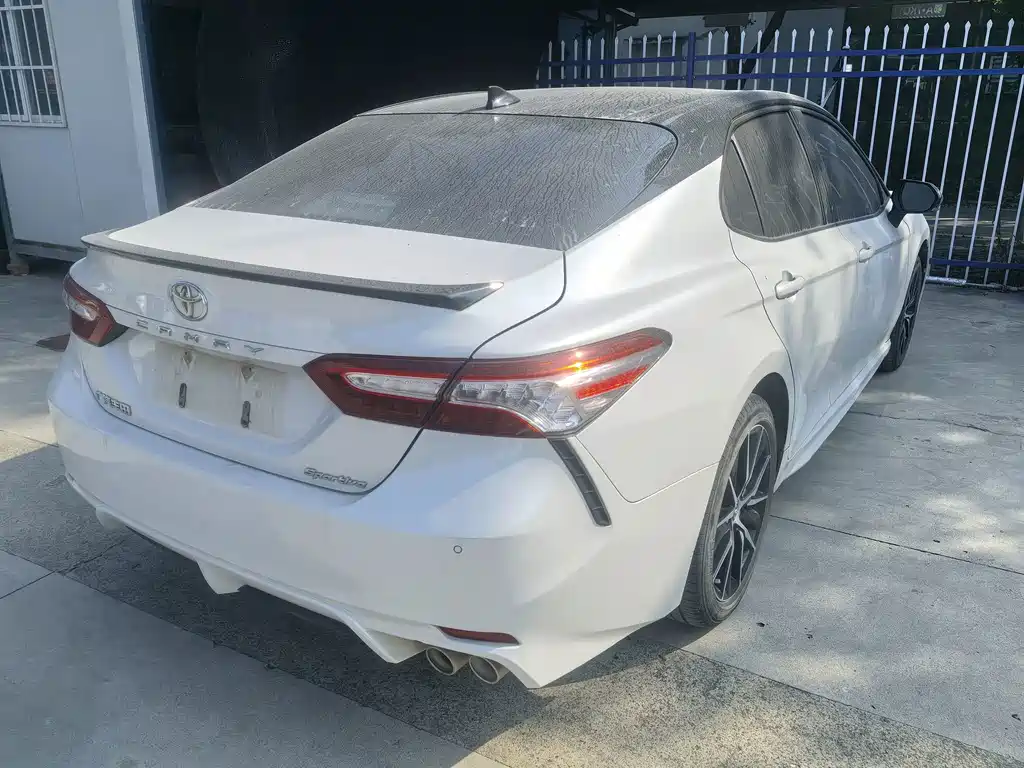 Toyota Camry — миниатюра 6