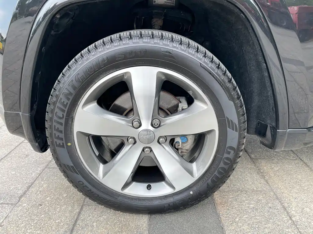 Jeep Grand Cherokee (Import) — миниатюра 10