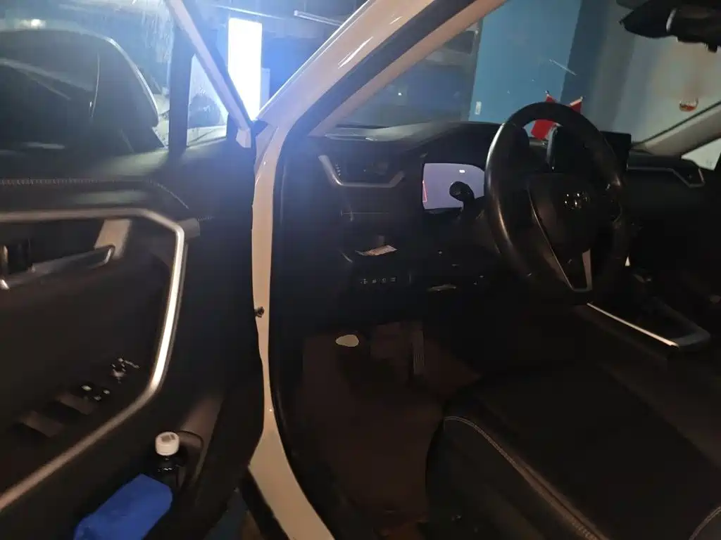 Toyota RAV4 — миниатюра 14