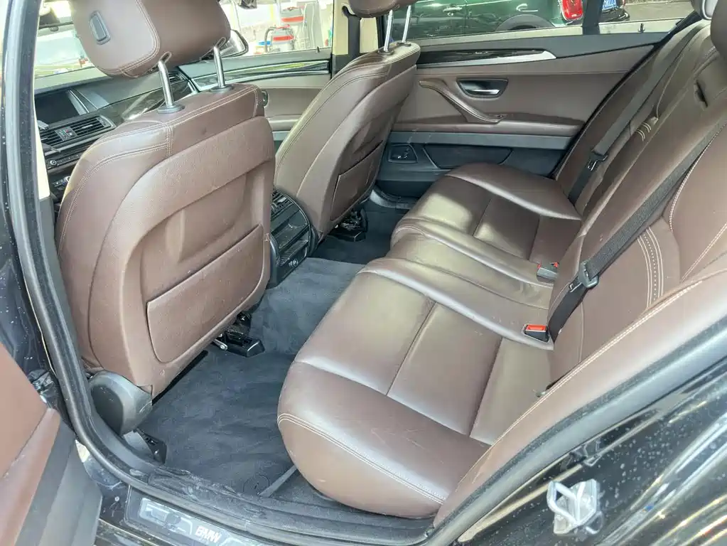 BMW 5 Series — миниатюра 10