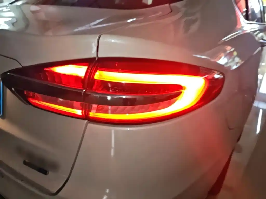 Ford Mondeo — миниатюра 8