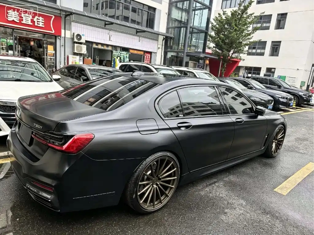 BMW 7 Series — миниатюра 3