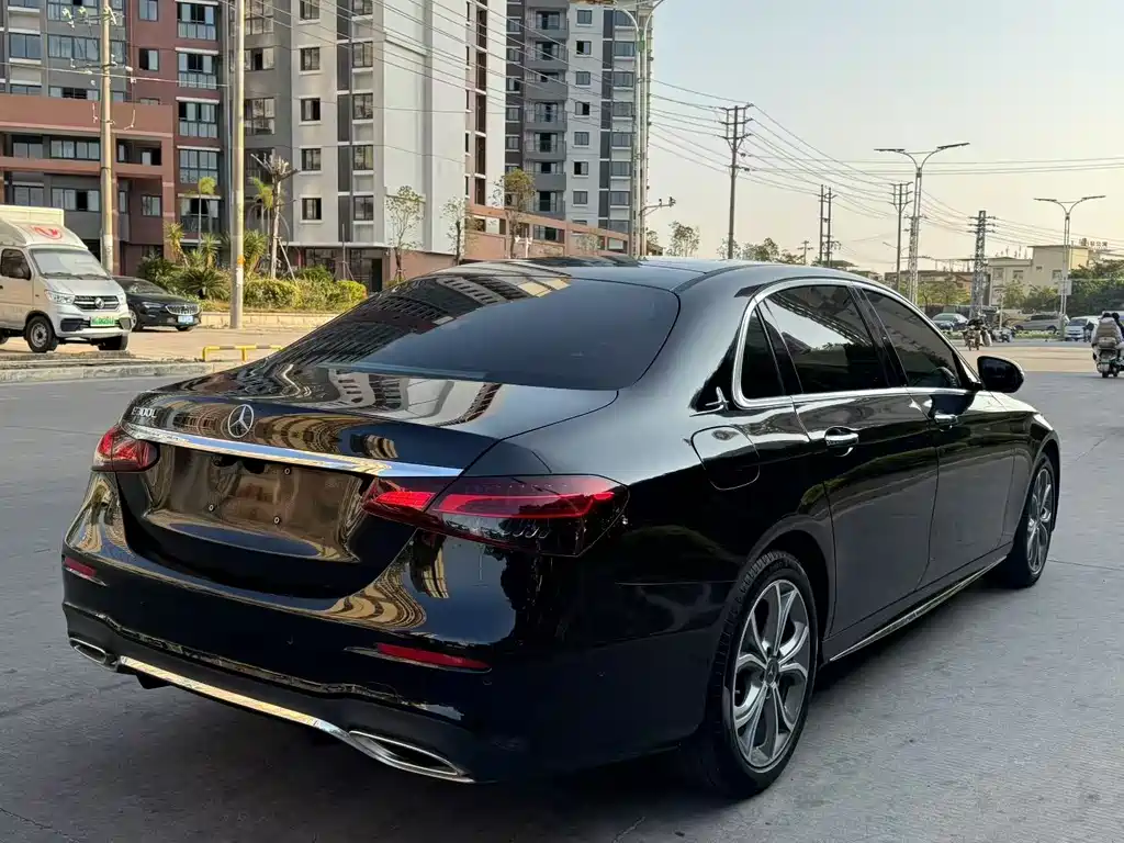 MERCEDES-BENZ E CLASS