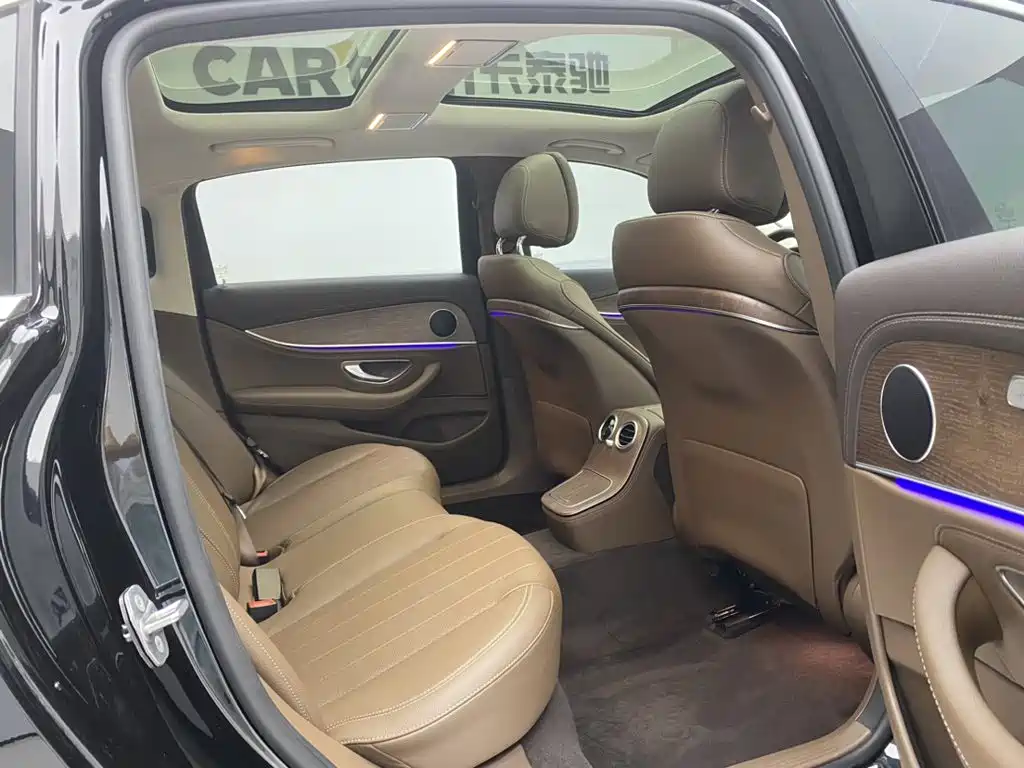 Mercedes-Benz E-Class — миниатюра 23