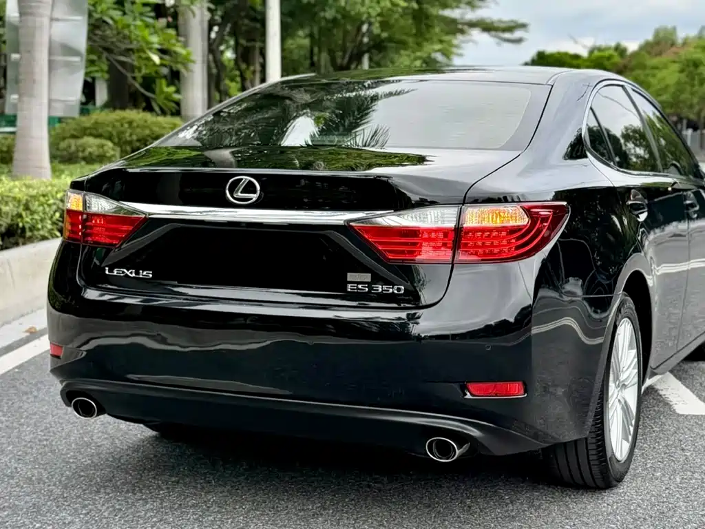 Lexus ES — миниатюра 8