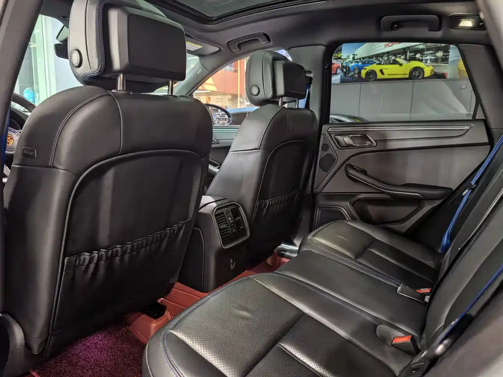 Porsche Macan — миниатюра 12