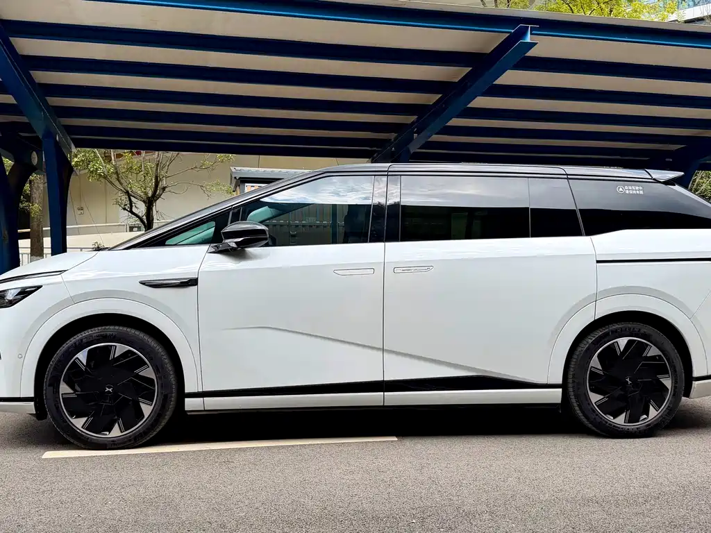 XPeng X9 — миниатюра 7