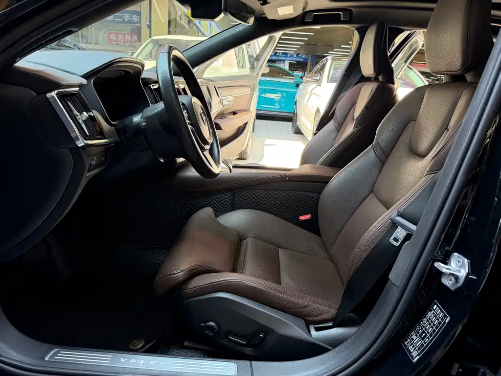 Volvo S90 — миниатюра 8