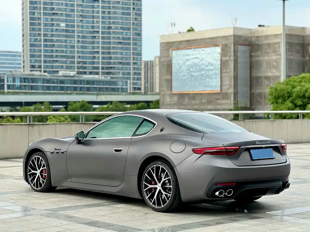 Maserati GranTurismo — миниатюра 12