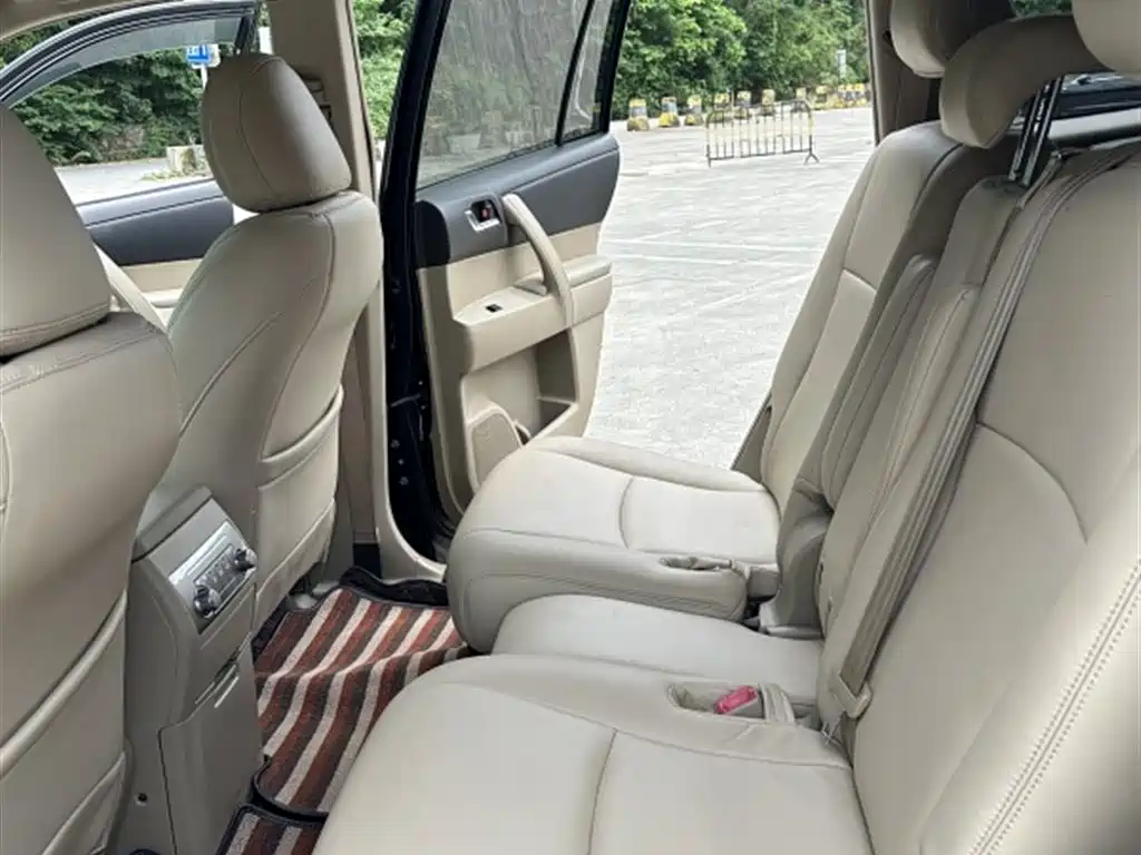 Toyota Highlander 2012 2.7L 7 мест Elite