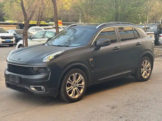 2018 Lynk & Co 01