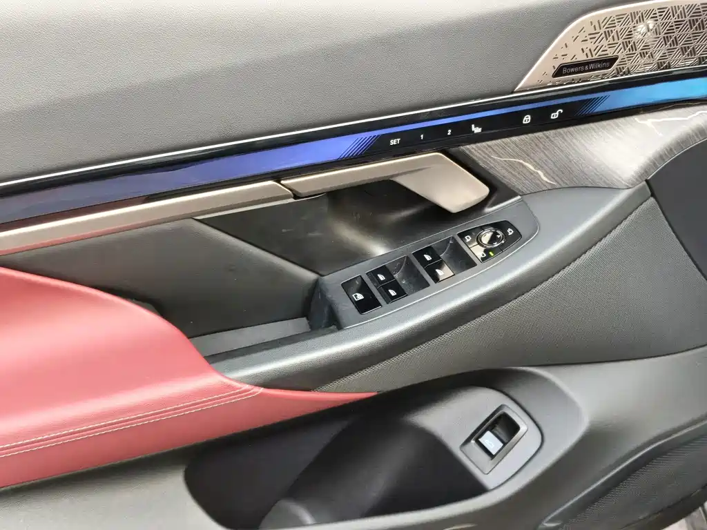 BMW 5 Series — миниатюра 13