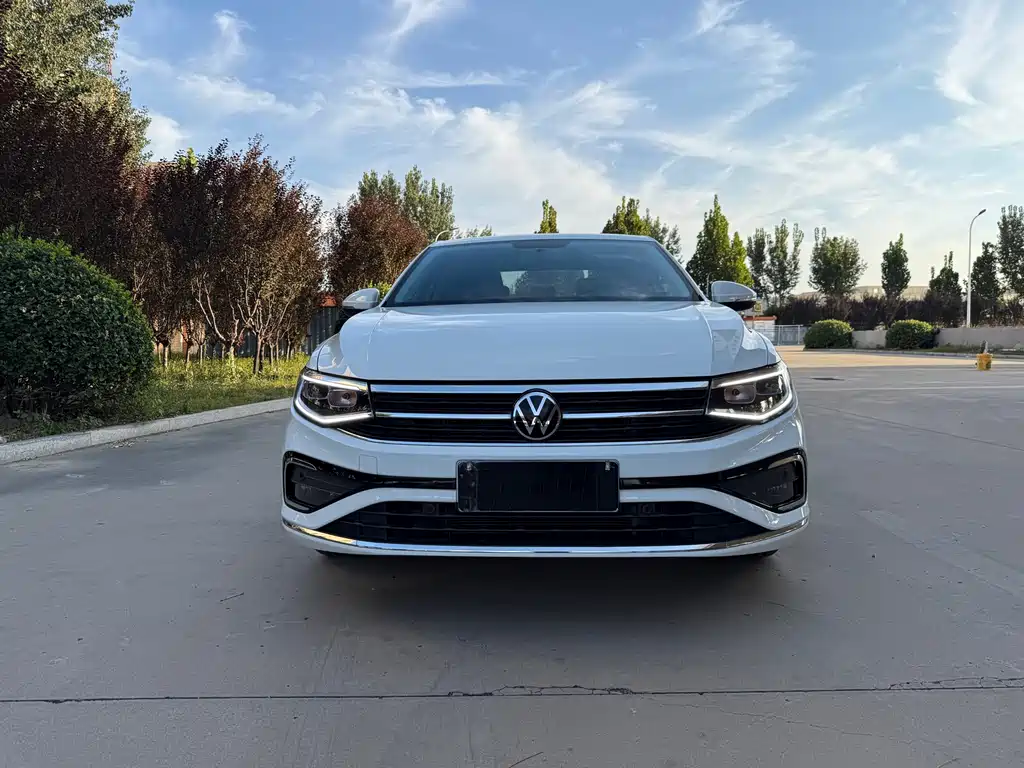 VOLKSWAGEN BORA