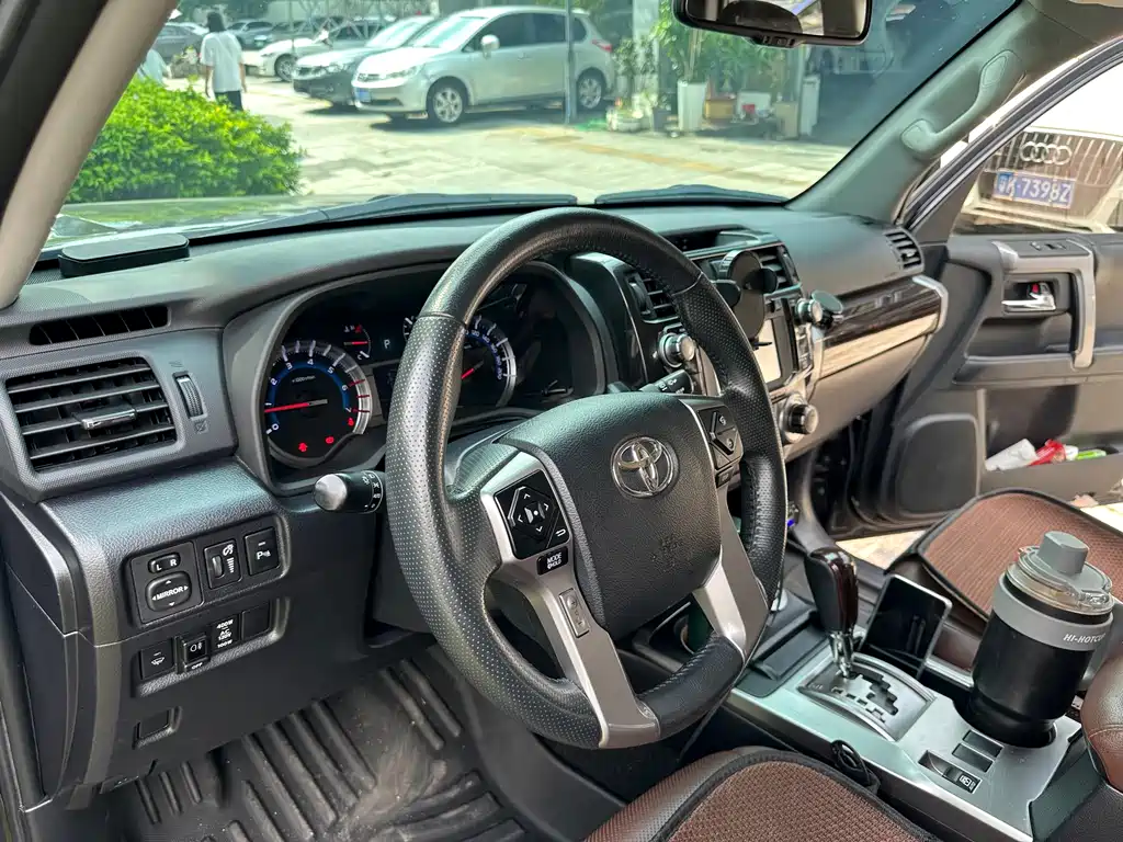 Toyota 4Runner — миниатюра 6