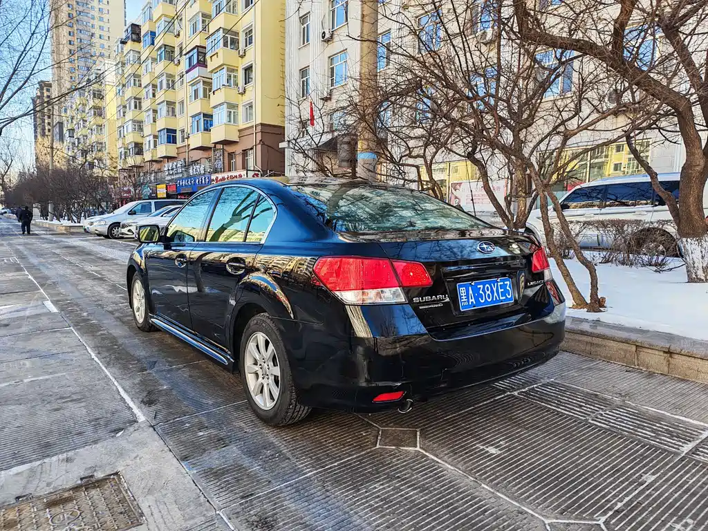 Subaru Legacy 2.0i Luxury Edition, фото 4