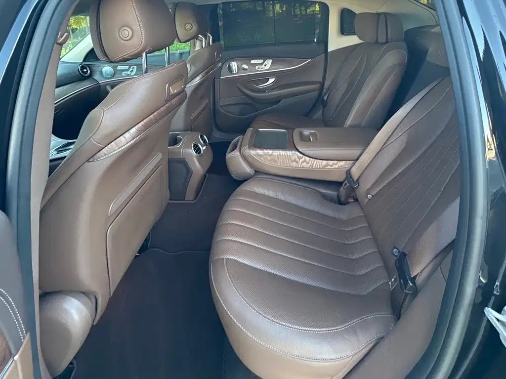 Mercedes-Benz E-Class — миниатюра 11