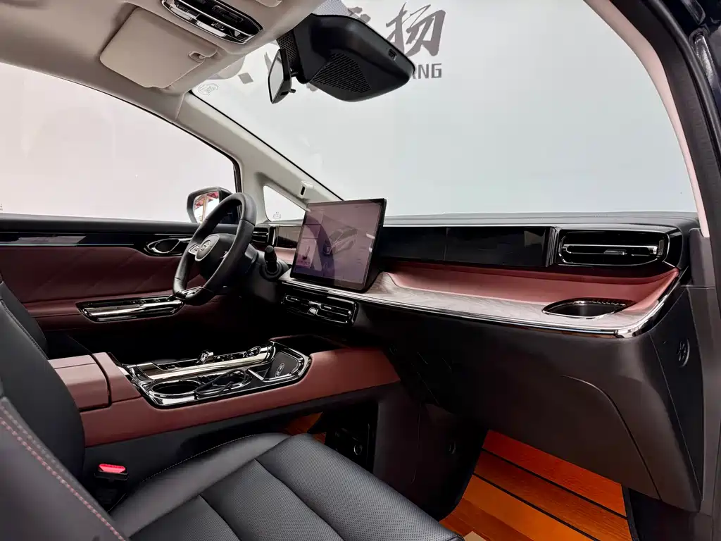 GAC Motor Trumpchi E8 PHEV — миниатюра 13