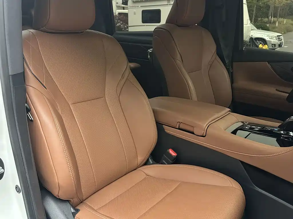 Toyota Alphard — миниатюра 11