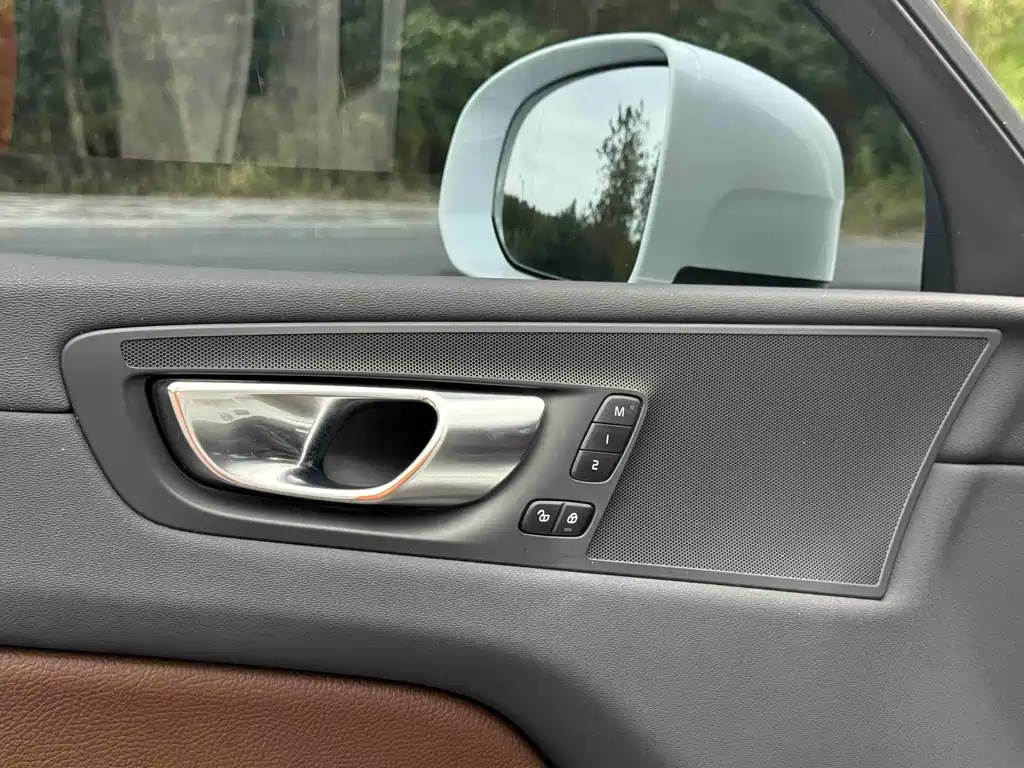 Volvo XC60 — миниатюра 8