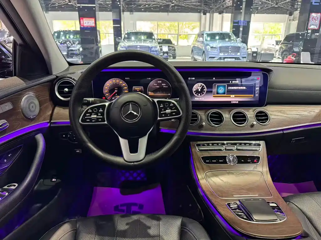 Mercedes-Benz E-Class — миниатюра 16