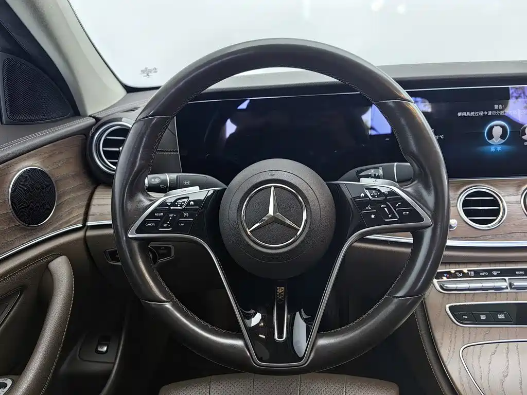 Mercedes-Benz E-Class — миниатюра 11