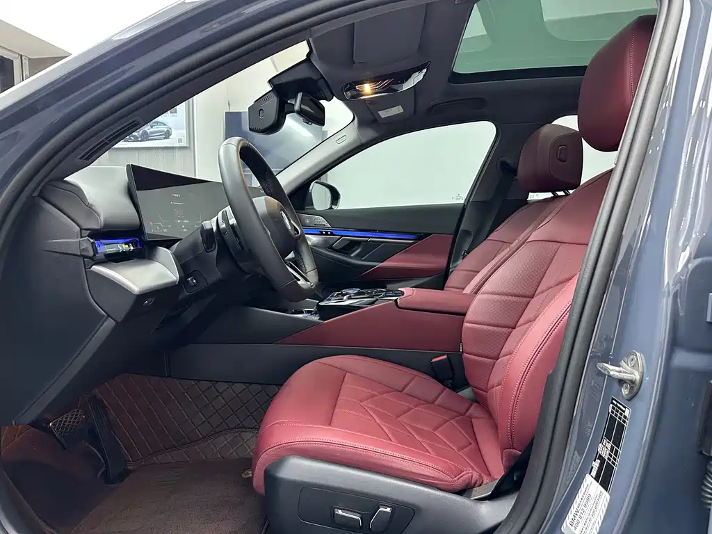 BMW 5 Series — миниатюра 7