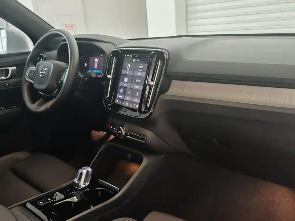 Volvo XC40 — миниатюра 23