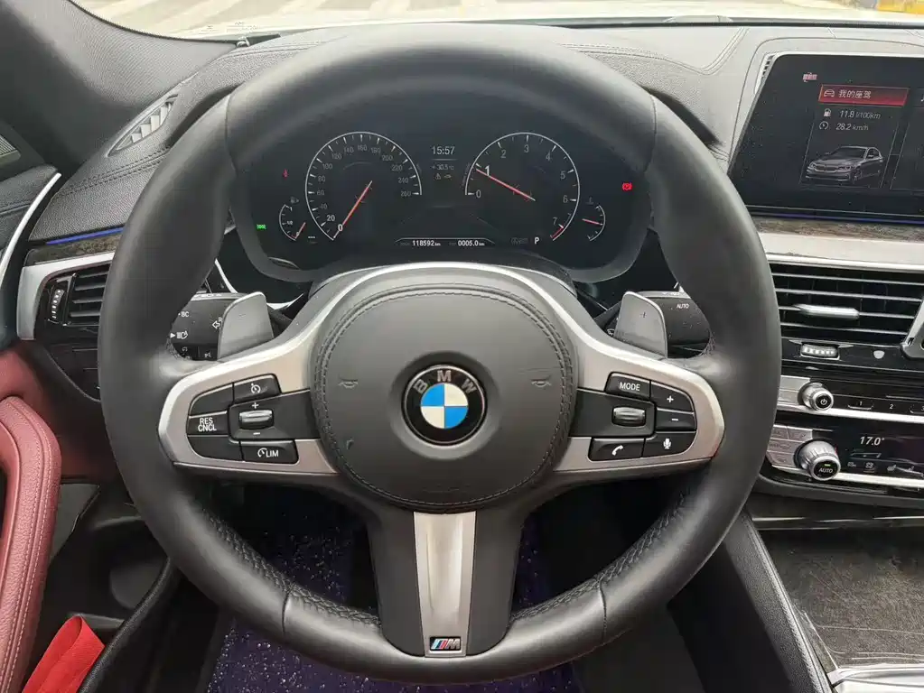 BMW 5 Series — миниатюра 17