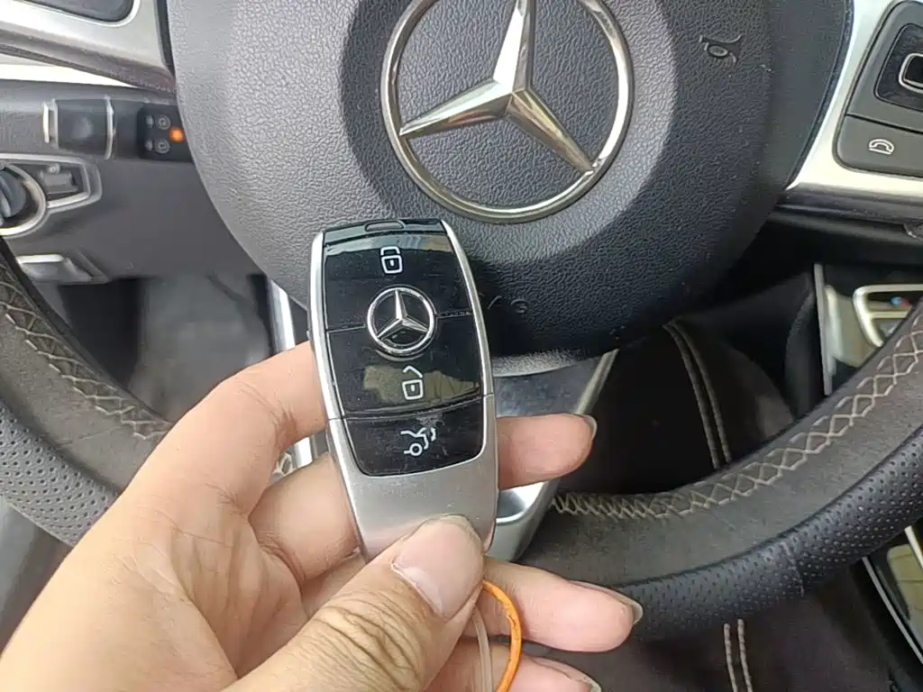 Mercedes-Benz E-Class — миниатюра 9