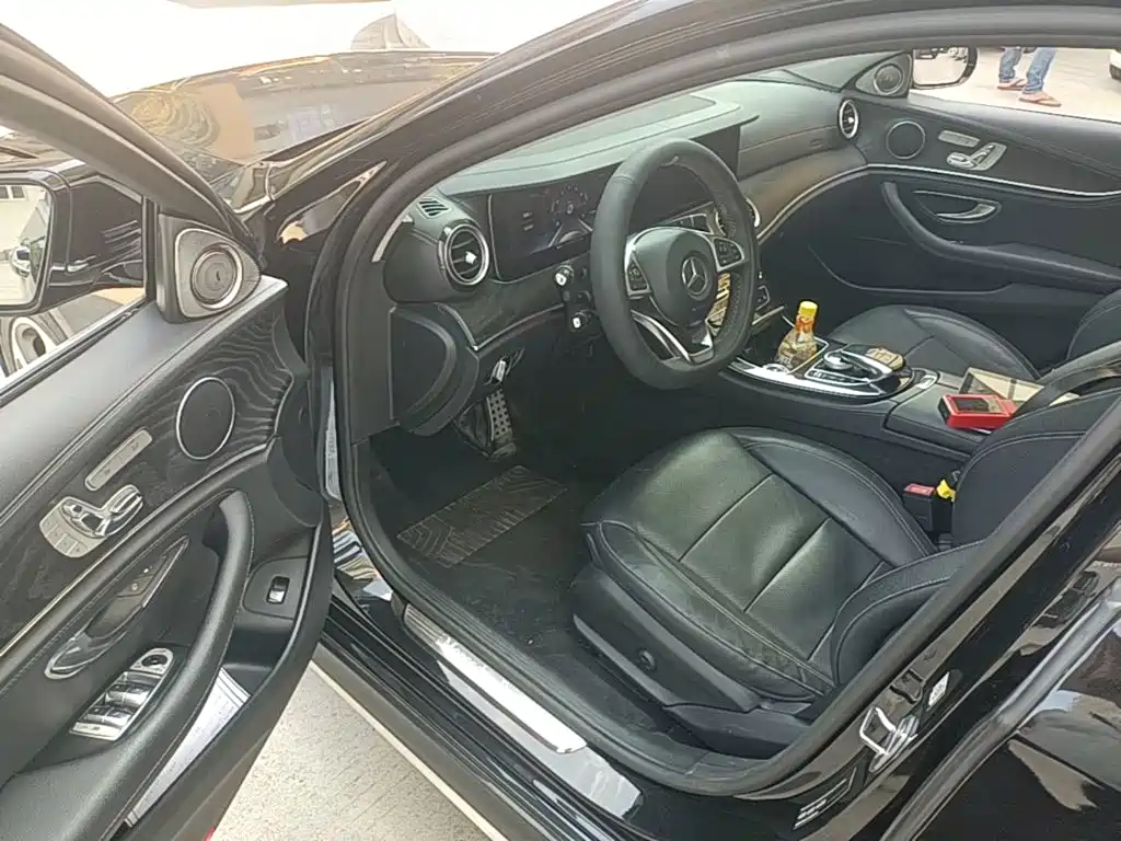 Mercedes-Benz E-Class — миниатюра 16
