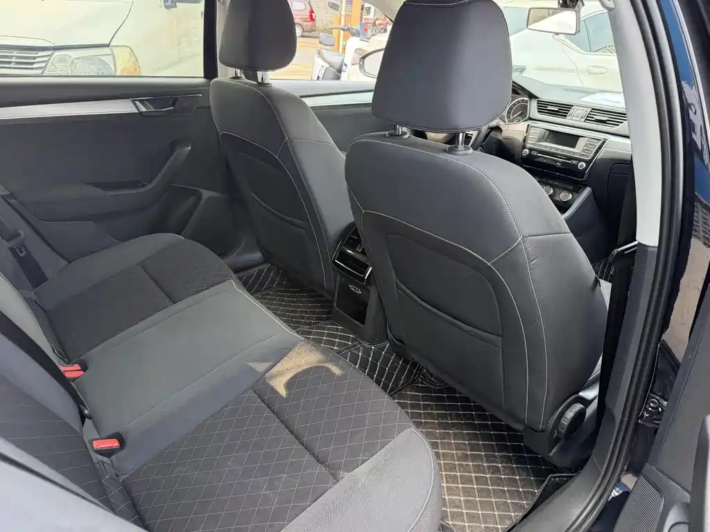 Skoda Superb — миниатюра 11