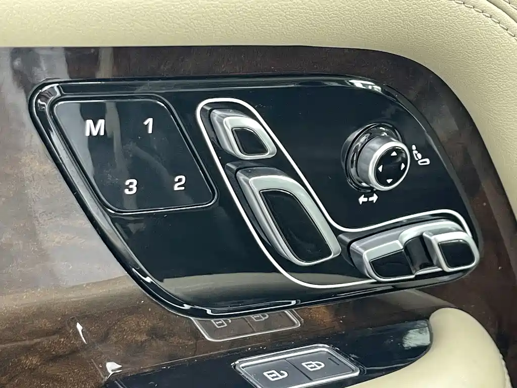 Land Rover Range Rover — миниатюра 17
