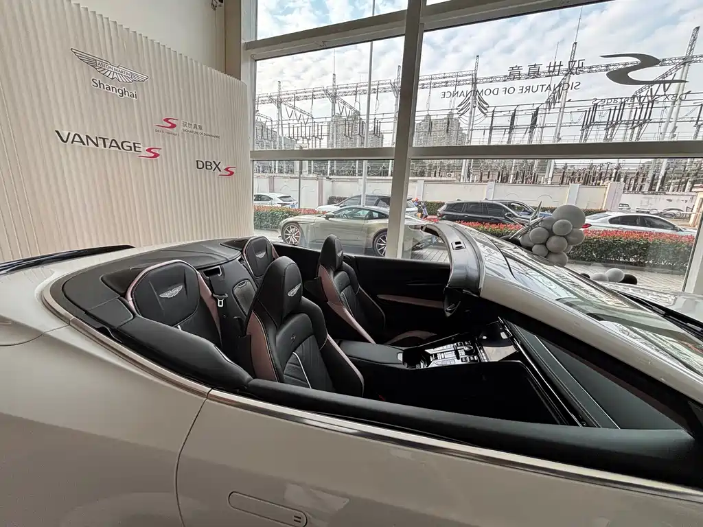 Aston Martin DB12 — миниатюра 6