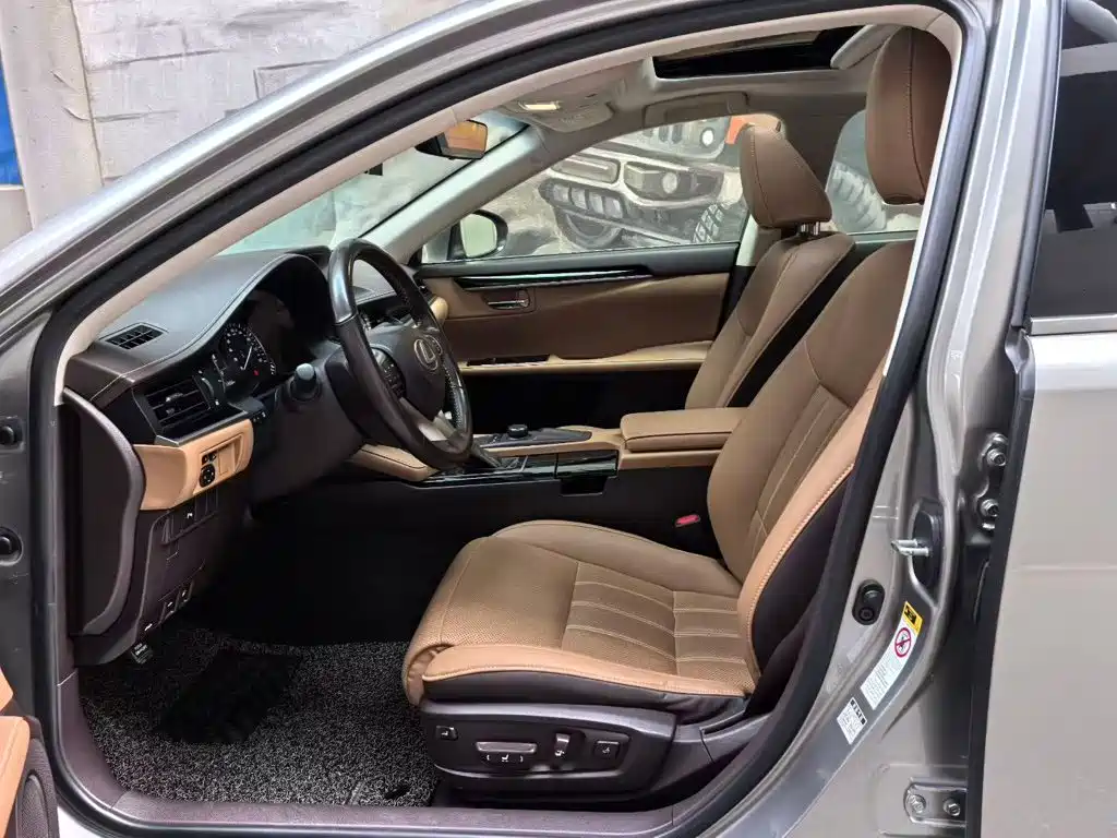 Lexus ES — миниатюра 11
