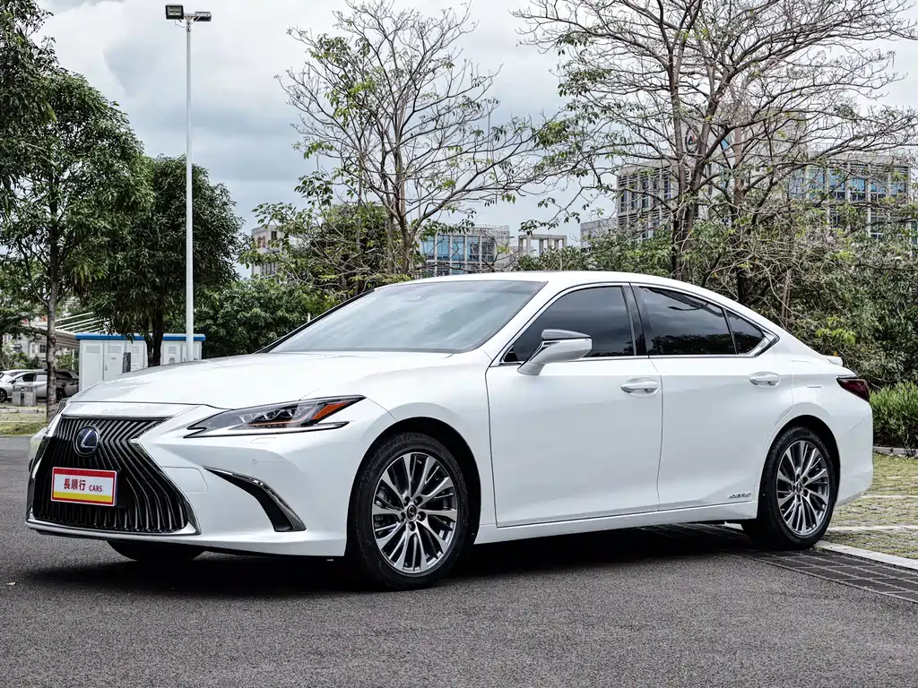 Lexus ES 2021