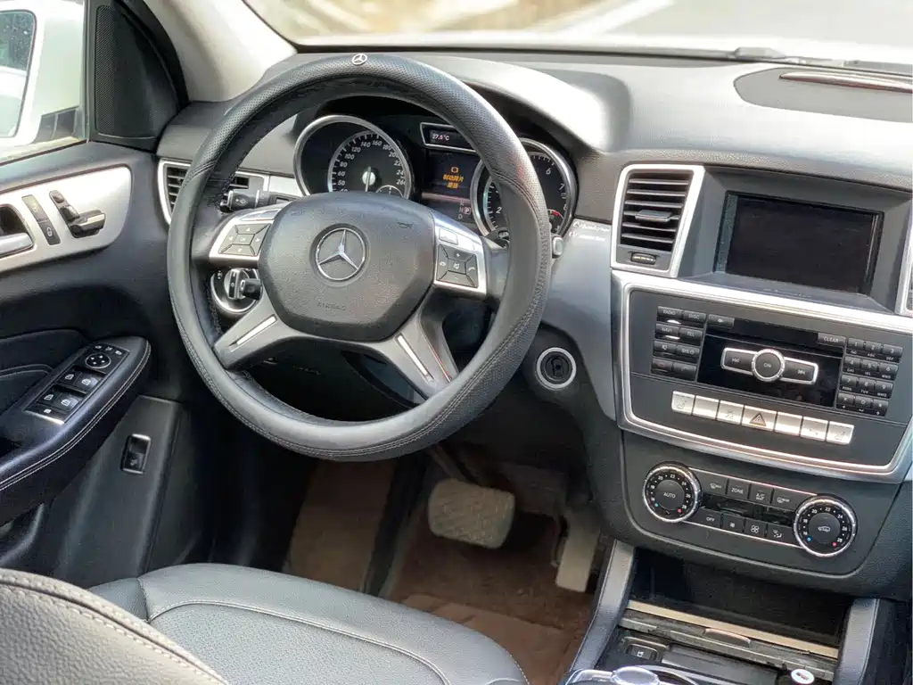 Mercedes-Benz M-Class — миниатюра 11