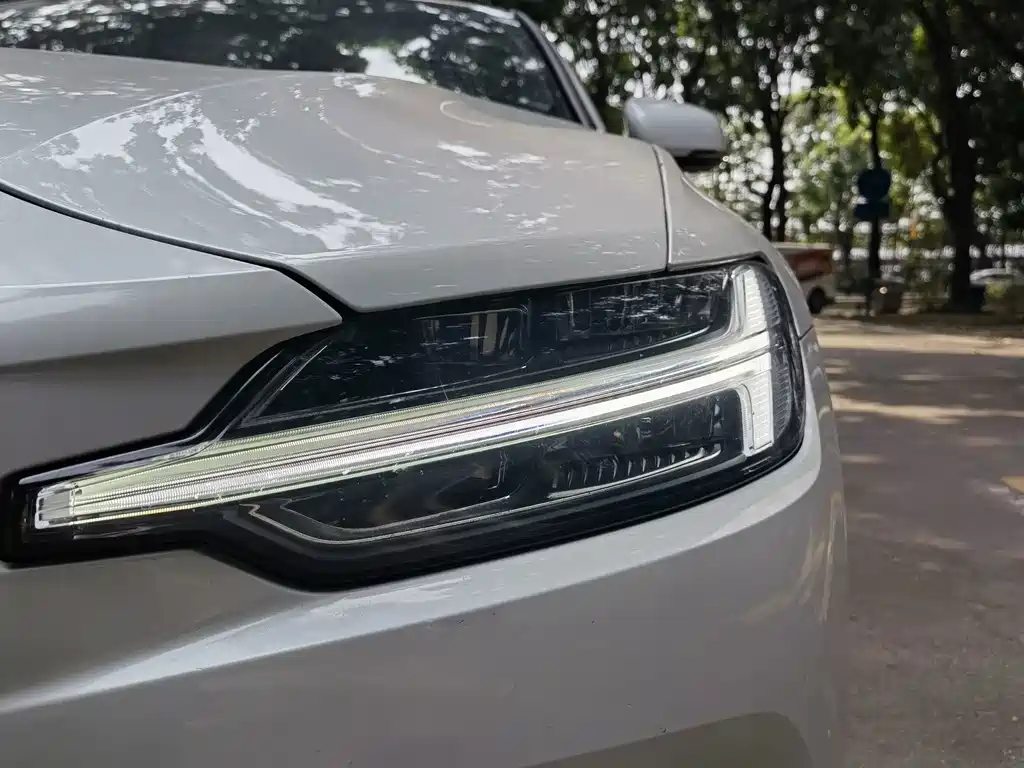 Volvo S60 PHEV — миниатюра 14